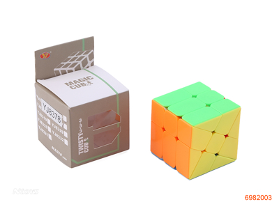 5.6CM MAGIC CUBE