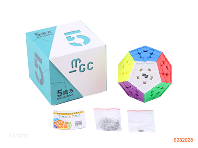 6.7CM MAGIC CUBE