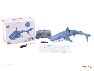 2.4G R/C SHARK W/LIGHT/SPRAY WATER/3.7V BATTERY PACK IN SHARK/USB PLUG/SCREWDRIVER W/O 2AA BATTERIES IN CONTROLLER