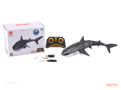 2.4G R/C SHARK W/LIGHT/SPRAY WATER/3.7V BATTERY PACK IN SHARK/USB PLUG/SCREWDRIVER W/O 2AA BATTERIES IN CONTROLLER